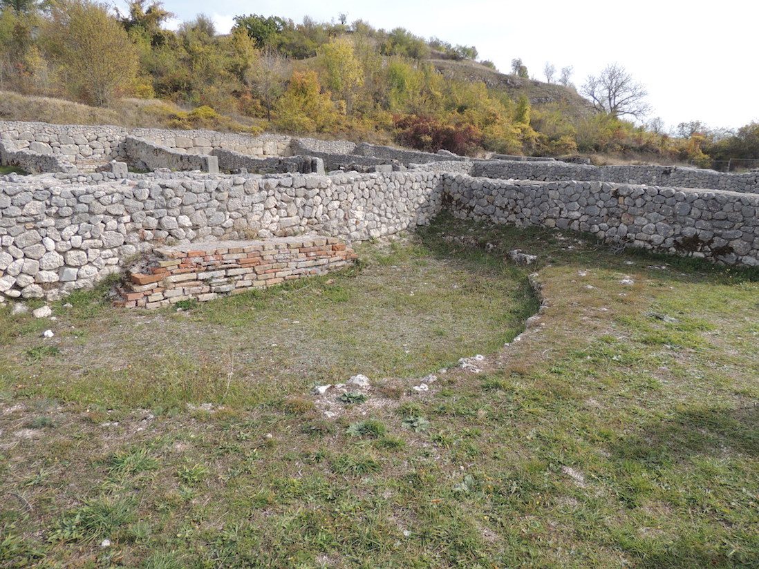 Baths of Alba Fucens -13.JPG